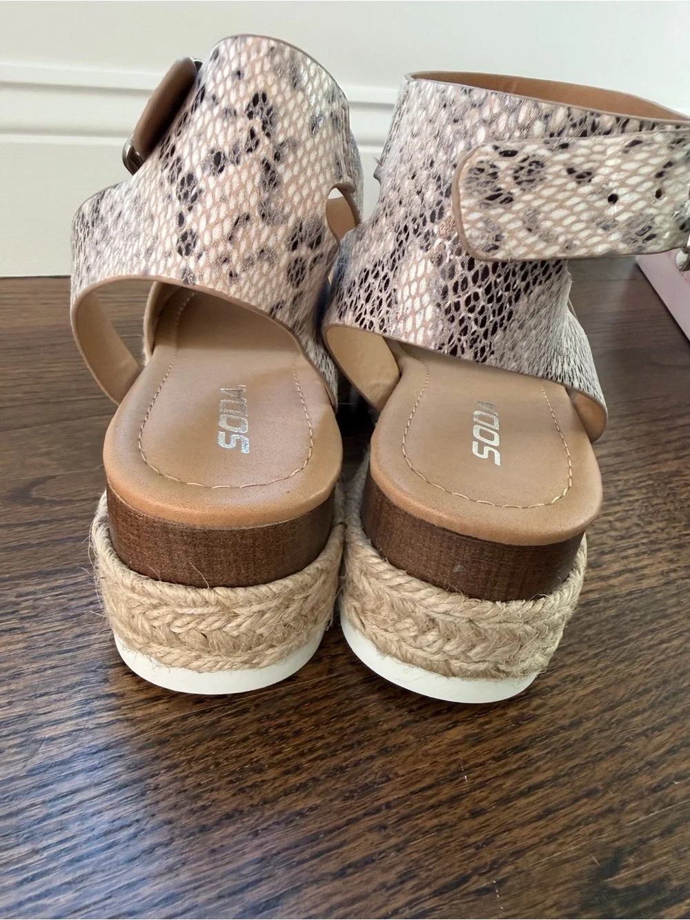 Soda Women's Espadrille Wedge Sandals Snake Print Size 7.5 M NEW